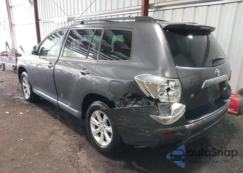 2013 Toyota Highlander Se V6 z USA, uszkodzony, nr VIN 5TDBK3EH8DS278103